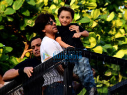 Photos: Shah Rukh Khan greets the fans on his 54th birthday at Mannat, Bandra