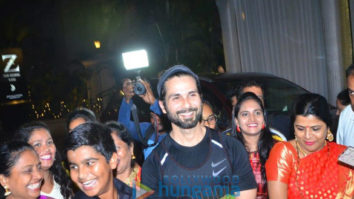 Photos: Shahid Kapoor snapped in Juhu