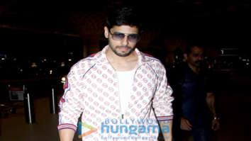 Photos: Sidharth Malhotra, Alia Bhatt and Riteish Deshmukh snapped at the airport