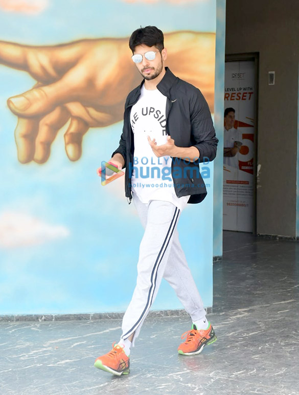 Photos: Sidharth Malhotra snapped at the gym