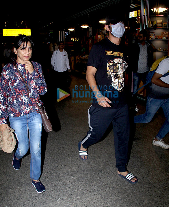 photos sushant singh rajput and neetu singh snapped at the airport 3