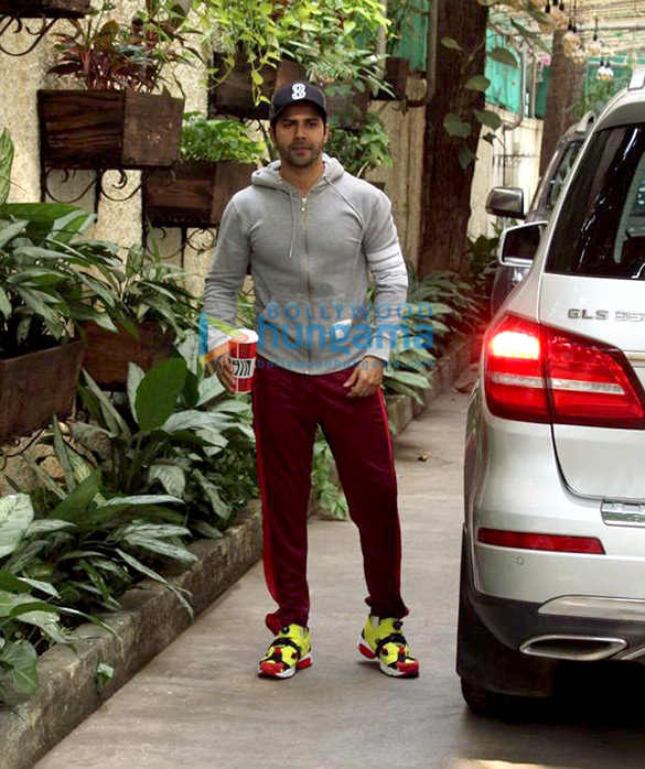 photos varun dhawan spotted at sunny super sound in juhu 1