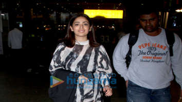 Photos: Yami Gautam and Ayushmann Khurrana snapped at the airport