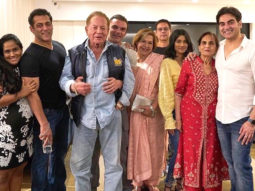 Salman Khan poses for a family picture and we are getting MAJOR Hum Saath Saath Hain feels!