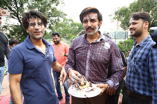 BTS: Here’s how Kartik Aaryan and Ananya Panday marked the last day of their Lucknow schedule for Pati Patni Aur Woh