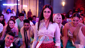 Movie Stills Of The Movie Good Newwz