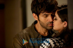 Movie Stills Of The Movie Pati Patni Aur Woh