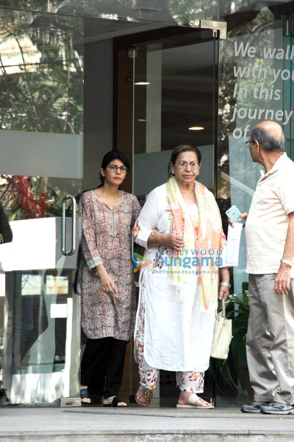 photos aayush sharma helen and atul agnihotri spotted at hinduja hospital 5