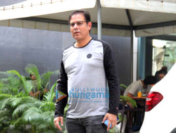 Photos: Aayush Sharma, Helen and Atul Agnihotri spotted at Hinduja Hospital