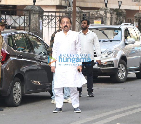 photos aayush sharma helen and others spotted at hinduja hospital 1