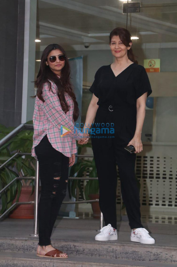 photos aayush sharma helen and others spotted at hinduja hospital 3