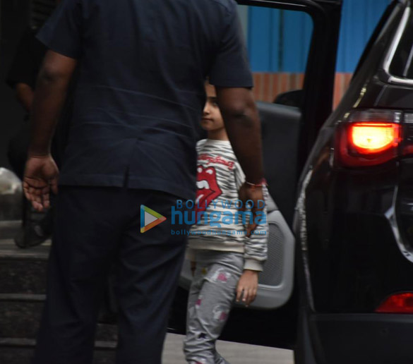 photos akshay kumars daughter nitara kumar snapped at the play school in juhu 1