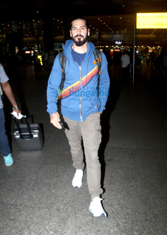 photos alia bhatt disha patani manushi chhillar and dino morea snapped at the airport 4