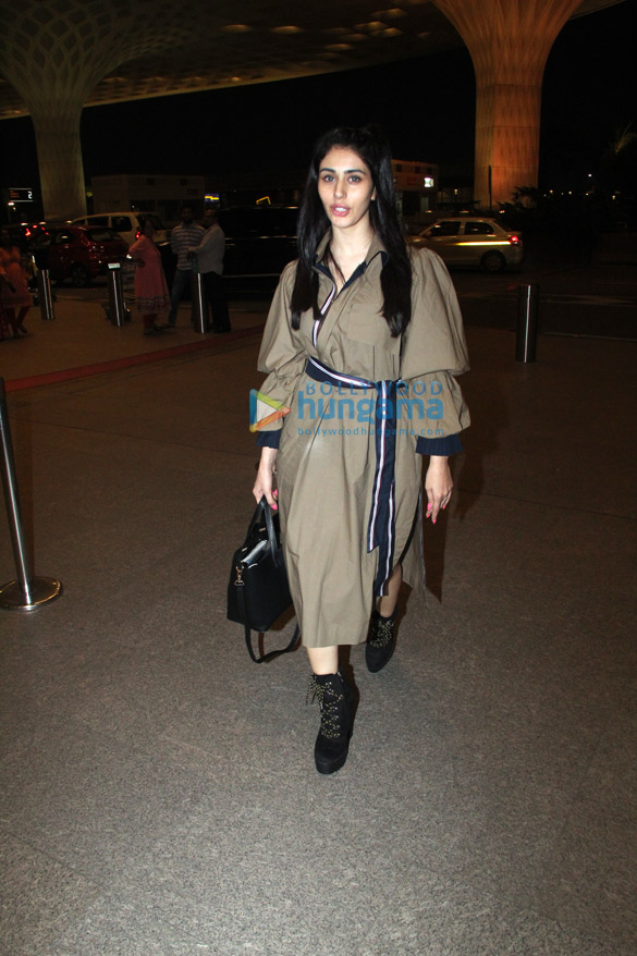 photos alia bhatt ranbir kapoor sara ali khan and others snapped at the airport 4