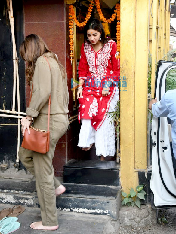 photos ananya panday and bhavana pandey snapped at shani temple 5