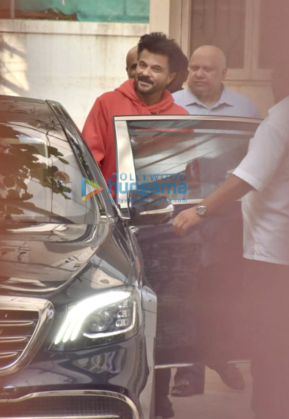 Photos: Anil Kapoor snapped at a dubbing studio in Juhu Photos: Anil Kapoor snapped at a dubbing studio in Juhu