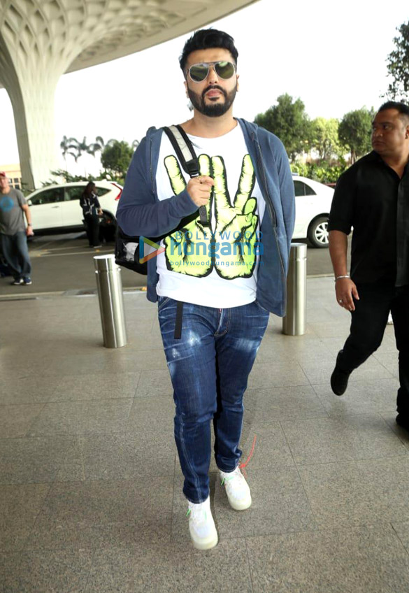 photos arjun kapoor sophie choudry and others snapped at the airport 6