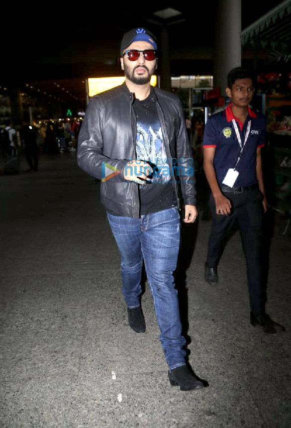 photos arjun kapoor and kriti kharbanda snapped at the airport 1