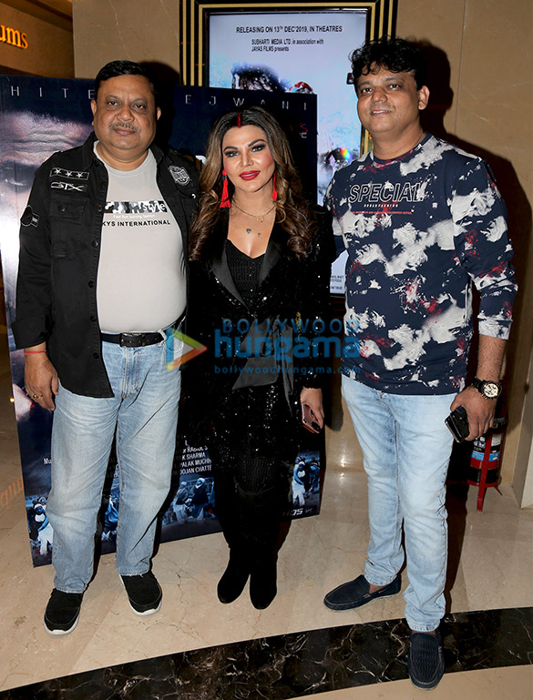 photos celebs attend mudda 370 jk premiere in mumbai 11