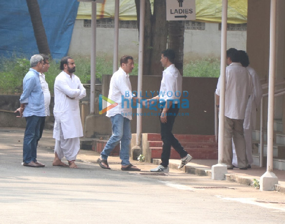 Photos: Celebs attend the funeral of Twinkle Khanna’s grandmother Betty Kapadia