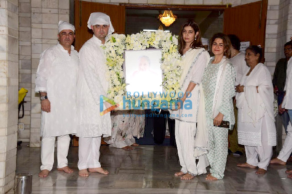 photos dabboo ratnani and family snapped during the prayer meet of his mother prabha ratnani 3