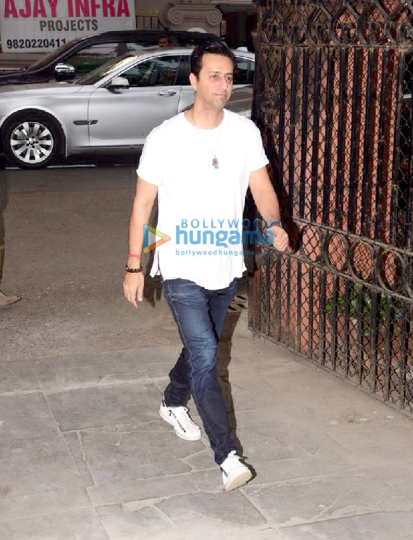photos dabboo ratnani and others snapped during the prayer meet of his mother prabha ratnani 3