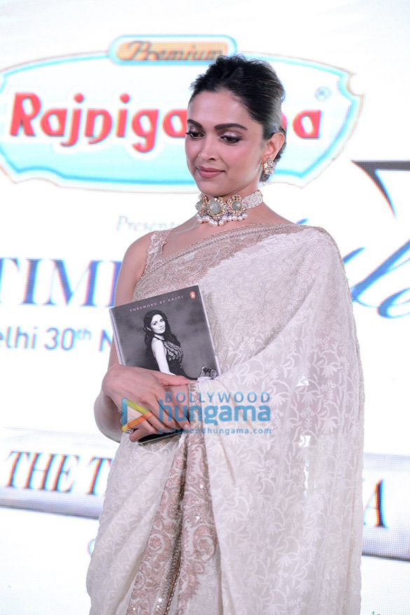 photos deepika padukone and boney kapoor snapped during the book launch on sridevis life at litfest 2019 9