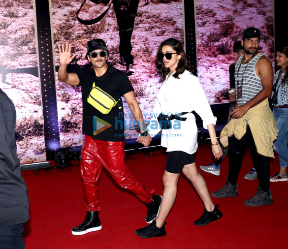photos deepika padukone and ranveer singh attend u2s concert at dy patil stadium 6