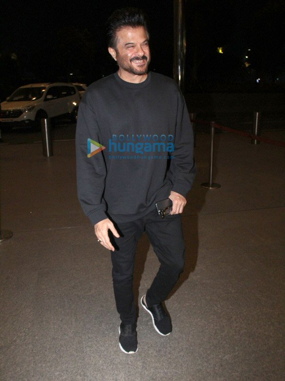 photos hrithik roshan sonam kapoor ahuja and others snapped at the airport 3