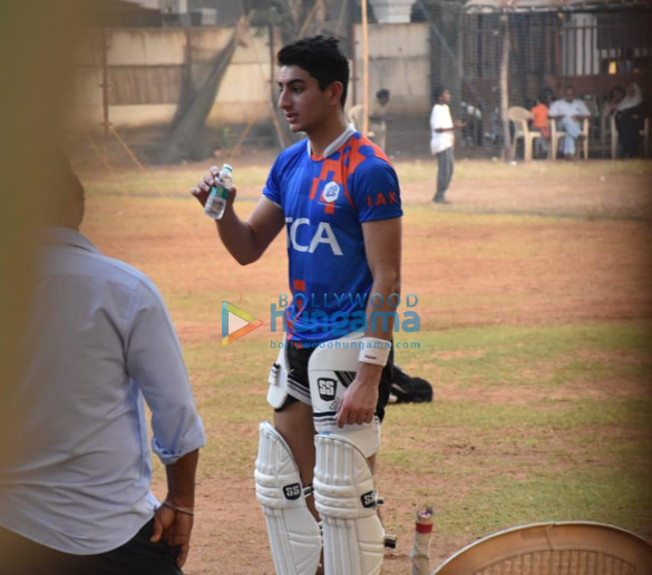 photos ibrahim ali khan snapped playing cricket 4