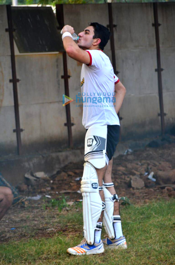 photos ibrahim ali khan snapped playing cricket in juhu 1
