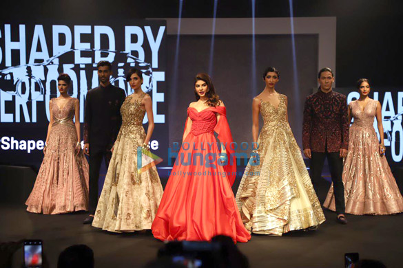 photos jacqueline fernandez walks the ramp for shantanu nikhil in delhi 2