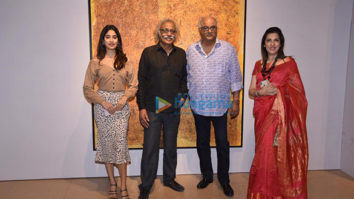 Photos: Janhvi Kapoor, Naseeruddin Shah and others attend Subhash Awchat’s Art show