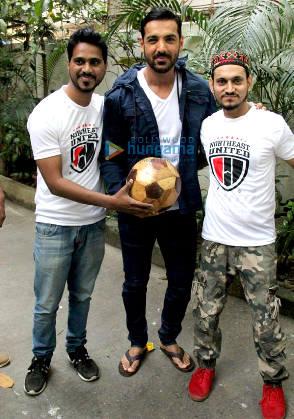 photos john abraham celebrates his birthday with fans at his office in bandra 6
