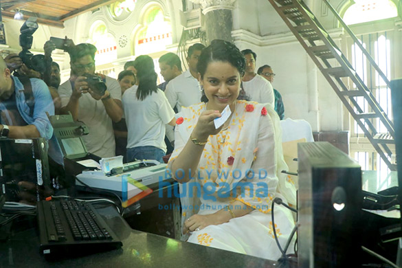 photos kangana ranaut spotted at csmt railway station ticket counter 1