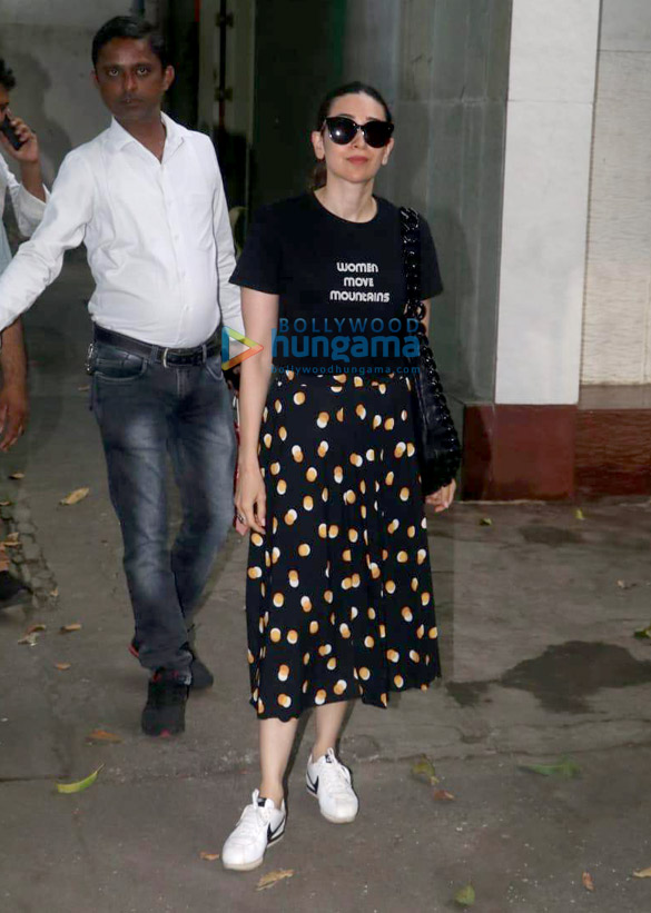 photos karisma kapoor snapped in khar 1