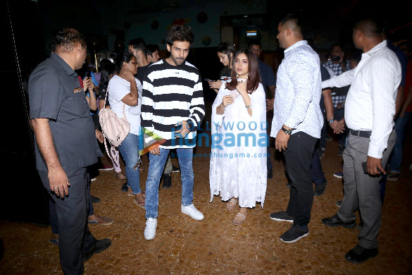 photos kartik aaryan bhumi pednekar and ananya pandey spotted promoting pati patni aur woh at gaiety galaxy 2