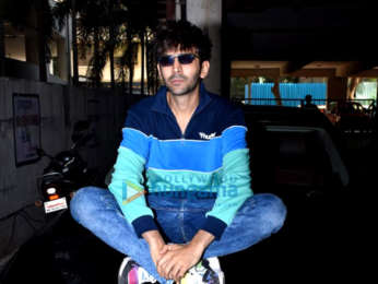 Photos: Kartik Aaryan snapped at a dance class in Andheri