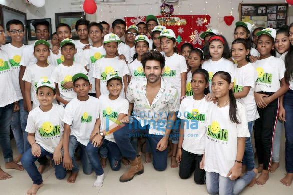 photos kartik aaryan snapped celebrating christmas with the kids at shed organization 1