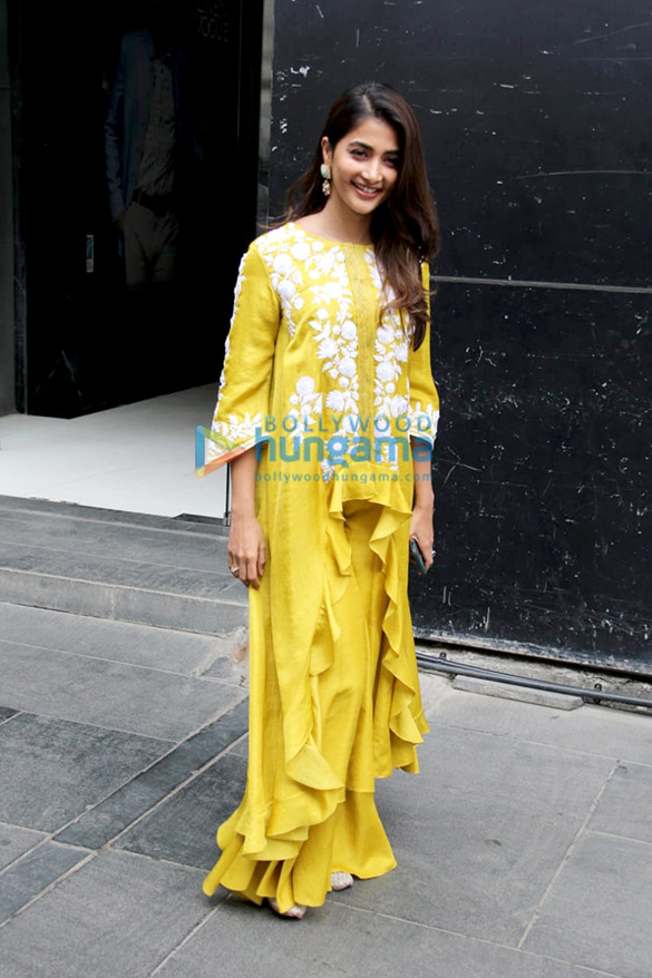 photos pooja hegde spotted in santacru 2