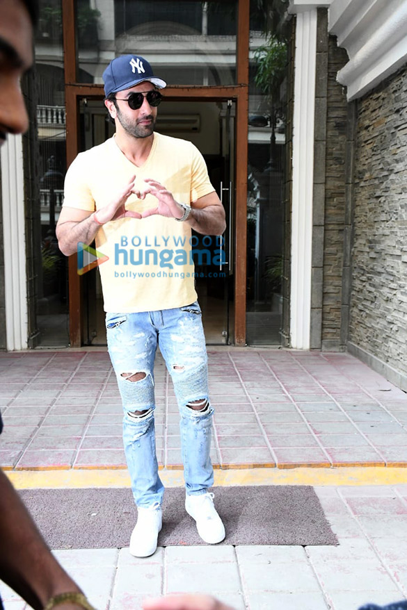photos ranbir kapoor spotted at a clinic 3