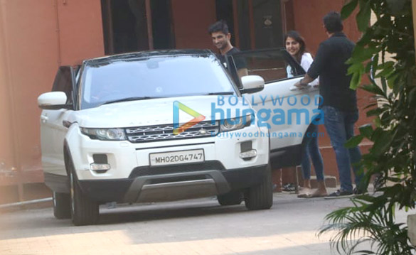 photos rhea chakraborthy and sushant singh rajput snapped in bandra 4