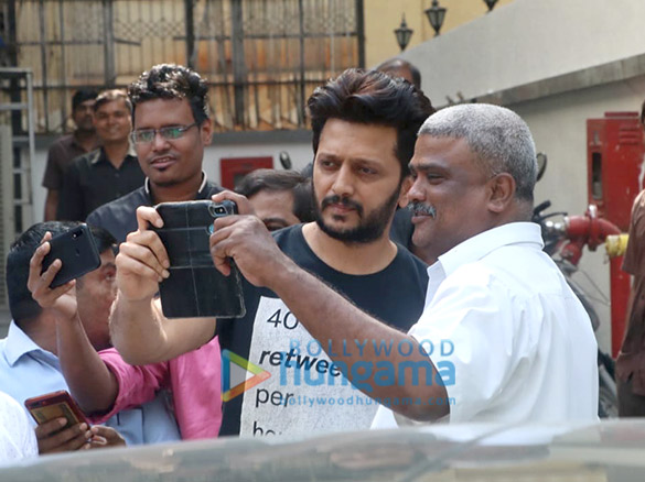 photos riteish deshmukh and genelia dsouza spotted at the gym in khar 3