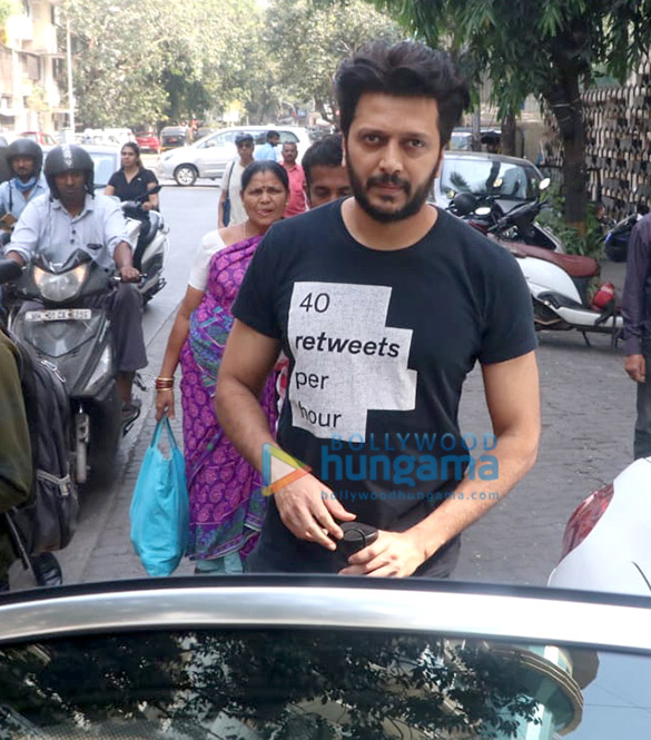 photos riteish deshmukh and genelia dsouza spotted at the gym in khar 4