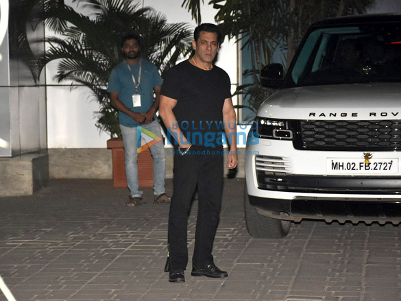 photos salman khan bhumi pednekar and evelyn sharma snapped at the airport 1