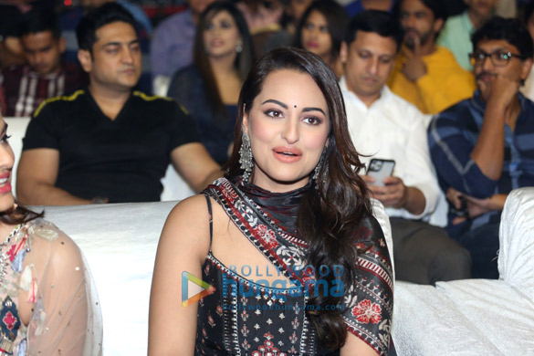 photos salman khan sonakshi sinha prabhu dheva and others grace the dabangg 3 pre release event in hyderabad 13
