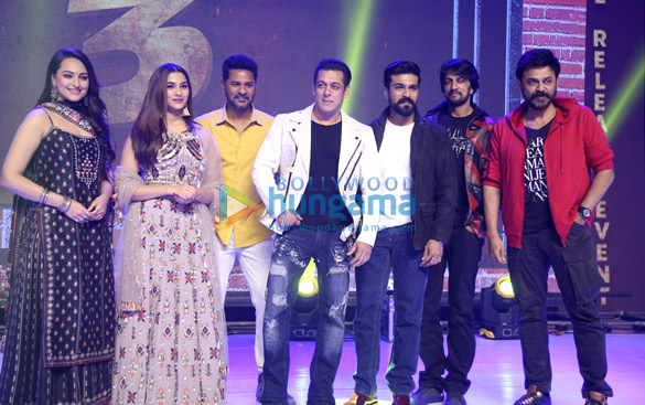 photos salman khan sonakshi sinha prabhu dheva and others grace the dabangg 3 pre release event in hyderabad 9