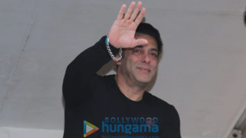 Photos: Salman Khan greets fans from his residence in Bandra