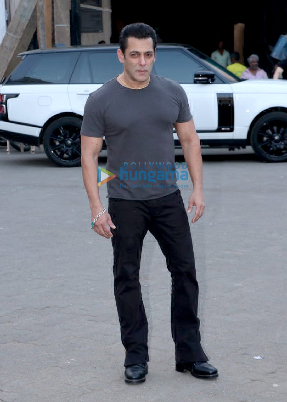 photos salman khan spotted at mehboob studio in bandra 1