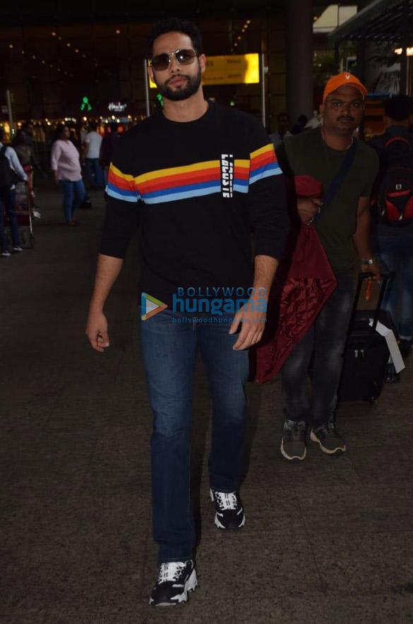 Photos: Siddhant Chaturvedi snapped at the airport Photos: Siddhant Chaturvedi snapped at the airport